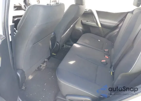 2018 Toyota Rav4 Xle z USA, uszkodzony, nr VIN JTMWFREV8JJ157496